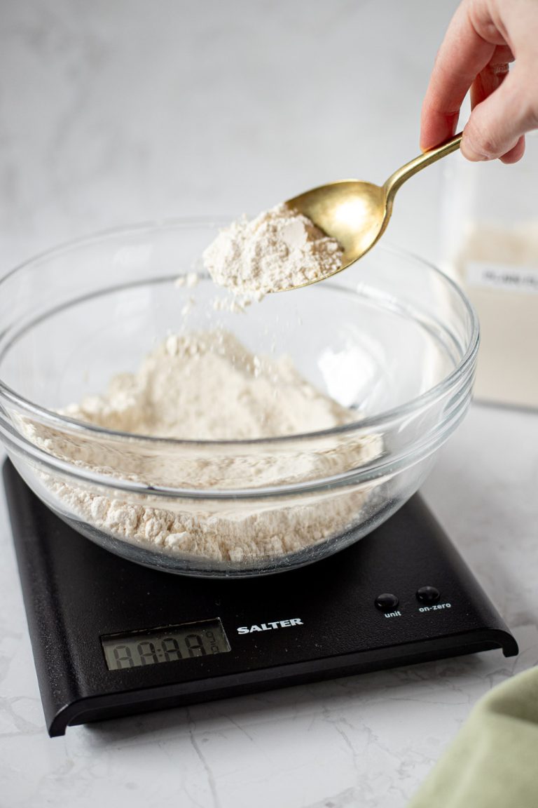 Baking by Weight: A Beginner’s Guide to Kitchen Scales